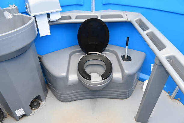Best Porta potty delivery and setup  in Lton, IN